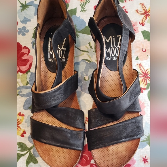 Miz Mooz Shoes - EUC Miz Moos Sandals 40 (8.5-9)